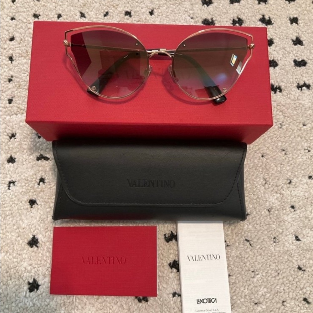 Valentino Women's Gradient Pink Gold Rimless Sunglasses